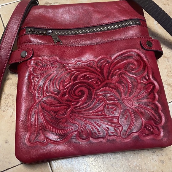 PATRICIA NASH PRIZZI BERRY RED TOOLED LEATHER CROSSBODY PURSE - Picture 10 of 10